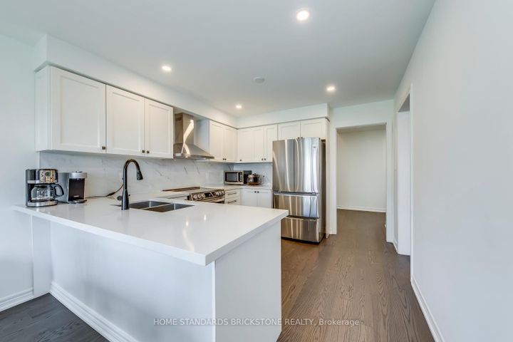 Photo 12 at 1296 Inglehart Drive, Tansley, Burlington