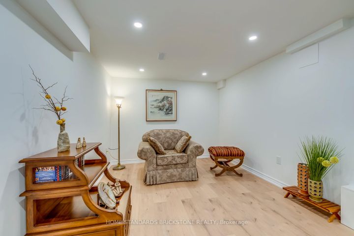 Photo 37 at 1296 Inglehart Drive, Tansley, Burlington