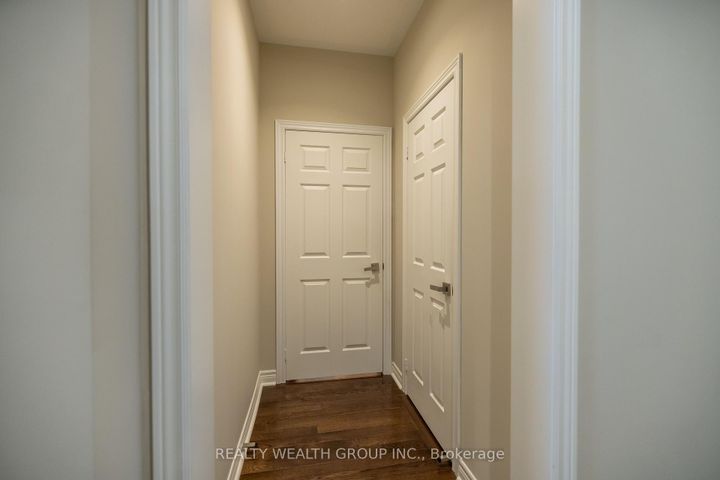 Photo 7 at 32 Rock Elm Court, Patterson, Vaughan