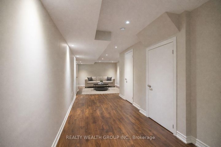 Photo 21 at 32 Rock Elm Court, Patterson, Vaughan