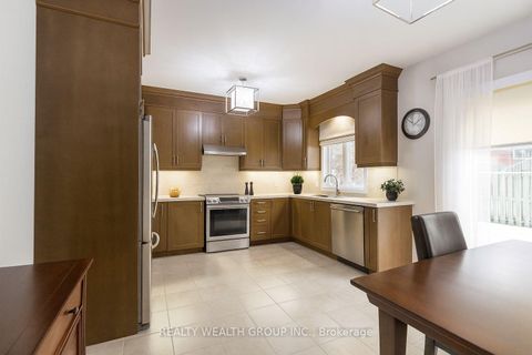 Photo 5 at 32 Rock Elm Court, Patterson, Vaughan