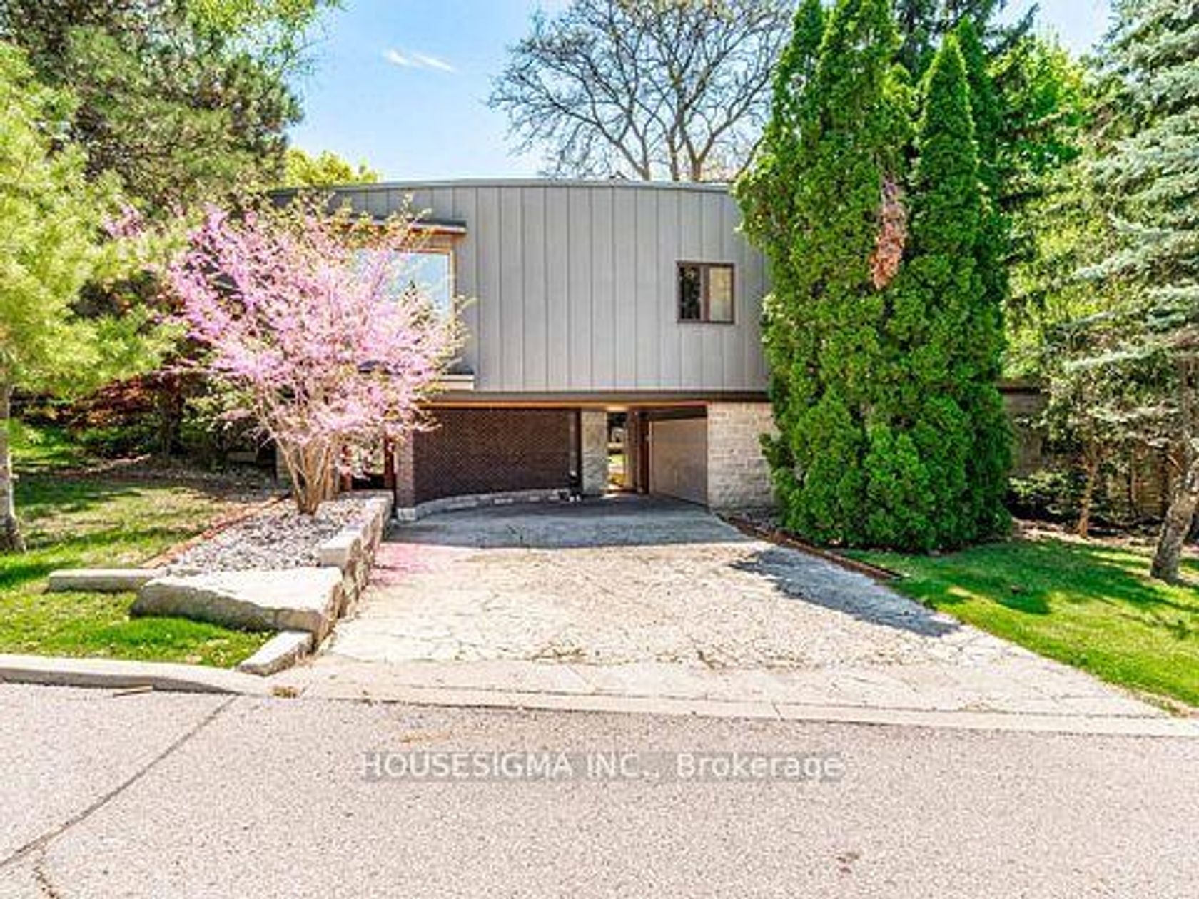 94 Laurentide Drive, Donalda, Toronto by Loree Meneguzzi Real Estate 94 Laurentide Drive, Donalda, Toronto