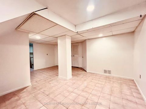 Photo 10 at 133 Budea Crescent, Maryvale, Toronto