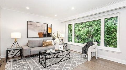 Photo 0 at 318 Paliser Crescent S, Harding, Richmond Hill