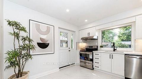 Photo 6 at 318 Paliser Crescent S, Harding, Richmond Hill