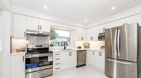 Photo 7 at 318 Paliser Crescent S, Harding, Richmond Hill