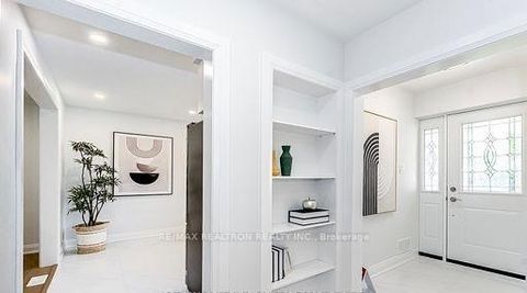 Photo 9 at 318 Paliser Crescent S, Harding, Richmond Hill