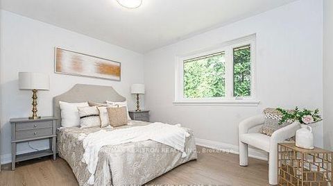 Photo 10 at 318 Paliser Crescent S, Harding, Richmond Hill