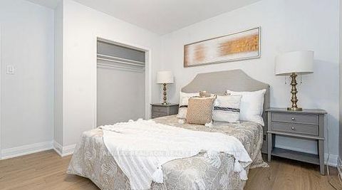 Photo 11 at 318 Paliser Crescent S, Harding, Richmond Hill