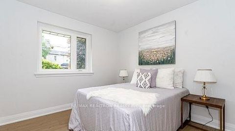 Photo 14 at 318 Paliser Crescent S, Harding, Richmond Hill