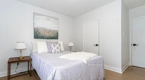 Photo 15 at 318 Paliser Crescent S, Harding, Richmond Hill