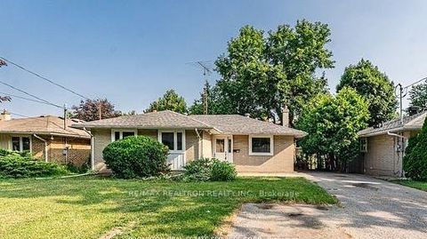 Photo 22 at 318 Paliser Crescent S, Harding, Richmond Hill