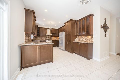Photo 11 at 263 Vellore Avenue, Vellore Village, Vaughan