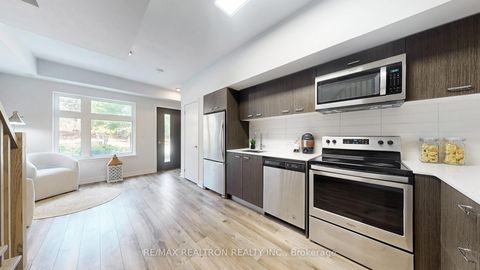 Photo 7 at 131 - 20 Echo Point, L'Amoreaux, Toronto