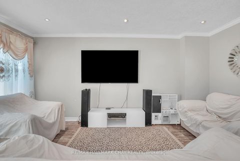 Photo 11 at 30 Rosenfeld Drive, Grove East, Barrie