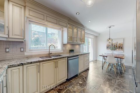 Photo 11 at 24 Lucerne Drive, Vellore Village, Vaughan