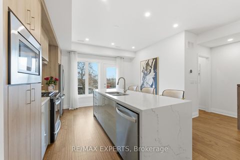 Photo 9 at 29 Persica Street, Oak Ridges, Richmond Hill