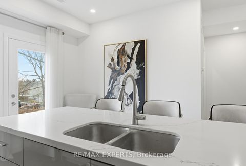 Photo 10 at 29 Persica Street, Oak Ridges, Richmond Hill