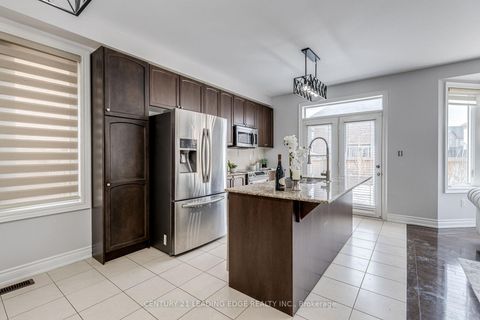 Photo 3 at 102 MACTIER Drive, Kleinburg, Vaughan