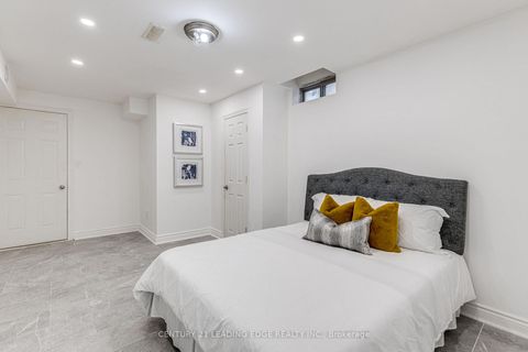 Photo 24 at 102 MACTIER Drive, Kleinburg, Vaughan