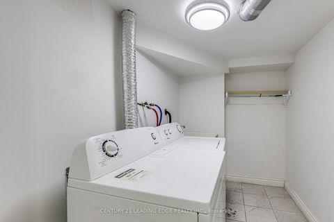 Photo 25 at 102 MACTIER Drive, Kleinburg, Vaughan