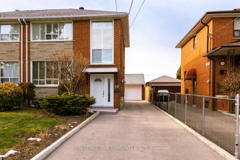 Photo 2 at 16 Martini Drive, Amesbury, Toronto
