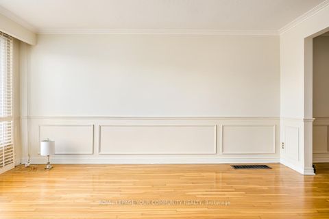 Photo 5 at 16 Martini Drive, Amesbury, Toronto