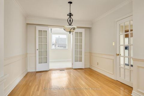 Photo 8 at 16 Martini Drive, Amesbury, Toronto