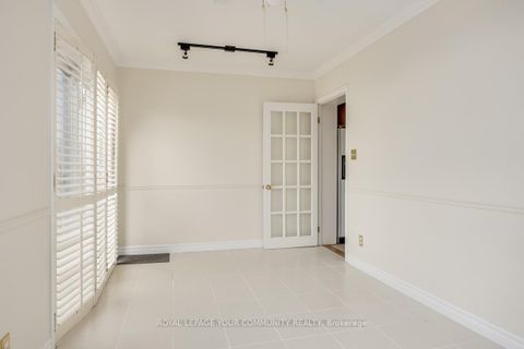 Photo 10 at 16 Martini Drive, Amesbury, Toronto