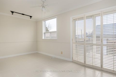 Photo 11 at 16 Martini Drive, Amesbury, Toronto