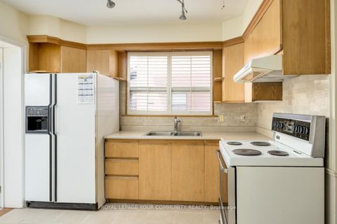 Photo 14 at 16 Martini Drive, Amesbury, Toronto