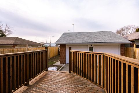 Photo 37 at 16 Martini Drive, Amesbury, Toronto