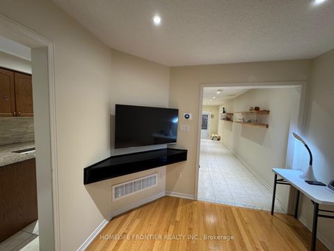 Photo 1 at 14 Barr Crescent, Bayview Northeast, Aurora