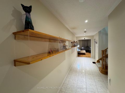 Photo 5 at 14 Barr Crescent, Bayview Northeast, Aurora