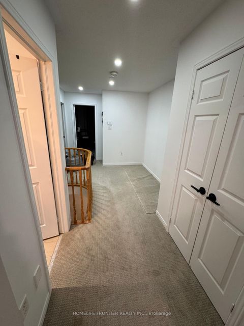 Photo 13 at 14 Barr Crescent, Bayview Northeast, Aurora