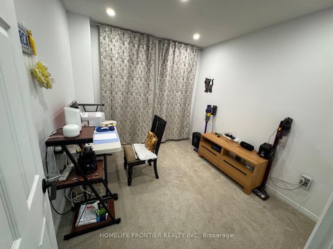 Photo 15 at 14 Barr Crescent, Bayview Northeast, Aurora