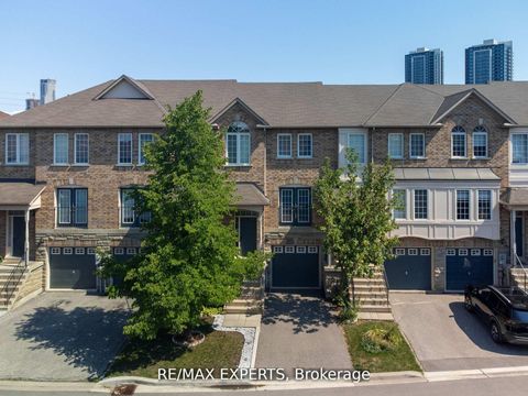 Photo 1 at 32 - 19 Foxchase Avenue, East Woodbridge, Vaughan