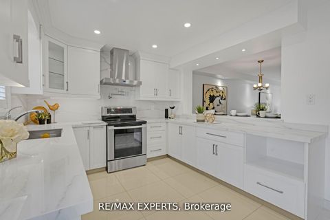 Photo 5 at 32 - 19 Foxchase Avenue, East Woodbridge, Vaughan