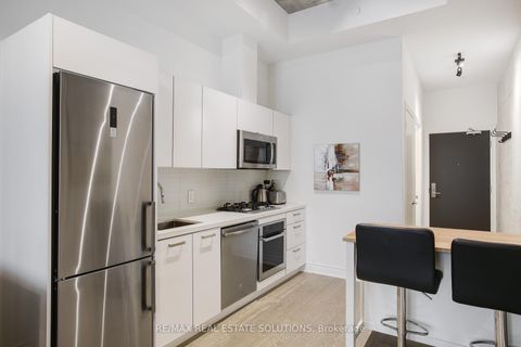 Photo 2 at 210 - 608 Richmond Street W, Waterfront Communities C1, Toronto