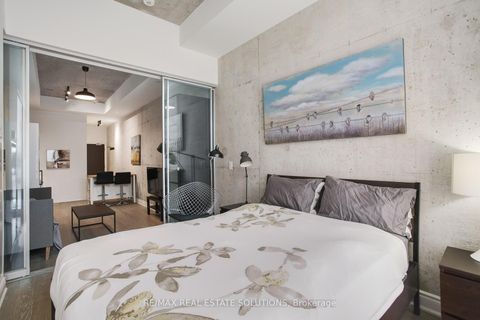 Photo 8 at 210 - 608 Richmond Street W, Waterfront Communities C1, Toronto