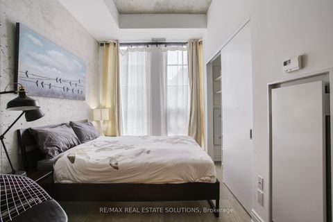 Photo 9 at 210 - 608 Richmond Street W, Waterfront Communities C1, Toronto