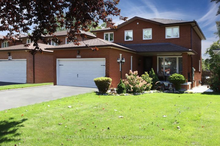 Photo 3 at 1086 Hedge Drive, Lakeview, Mississauga