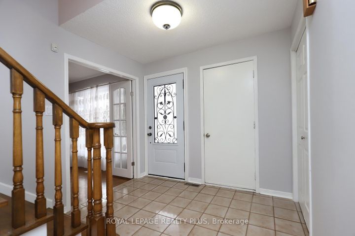 Photo 7 at 1086 Hedge Drive, Lakeview, Mississauga
