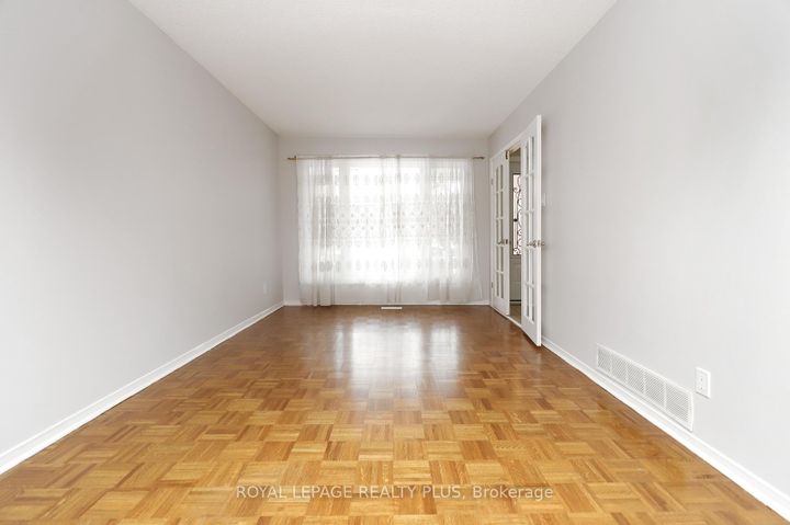 Photo 9 at 1086 Hedge Drive, Lakeview, Mississauga