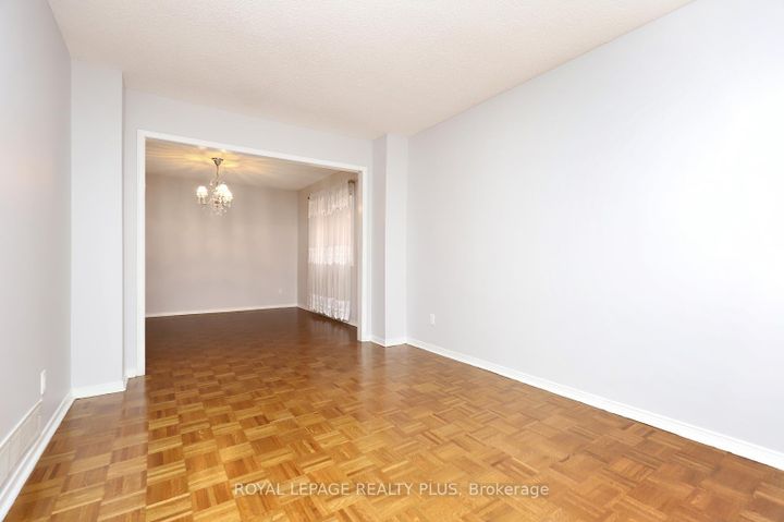 Photo 10 at 1086 Hedge Drive, Lakeview, Mississauga