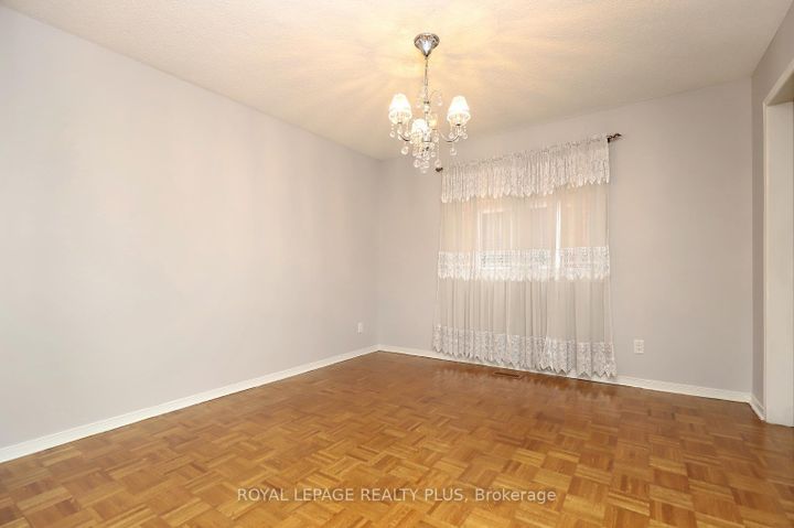 Photo 11 at 1086 Hedge Drive, Lakeview, Mississauga