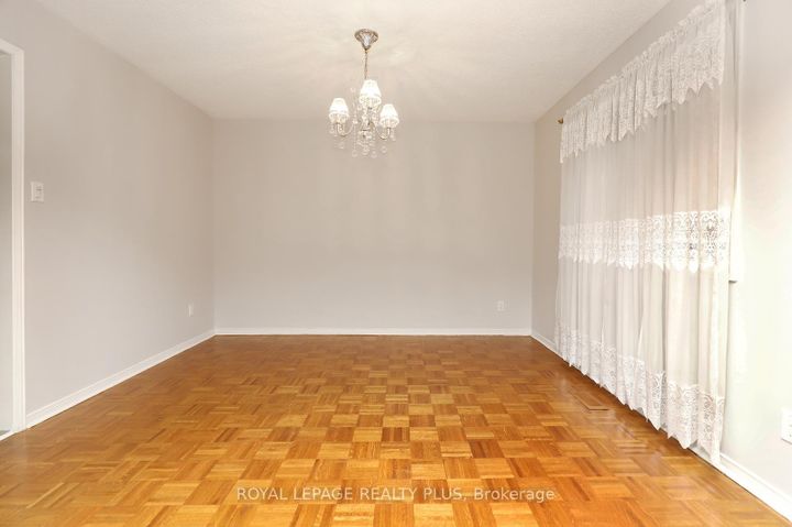 Photo 13 at 1086 Hedge Drive, Lakeview, Mississauga