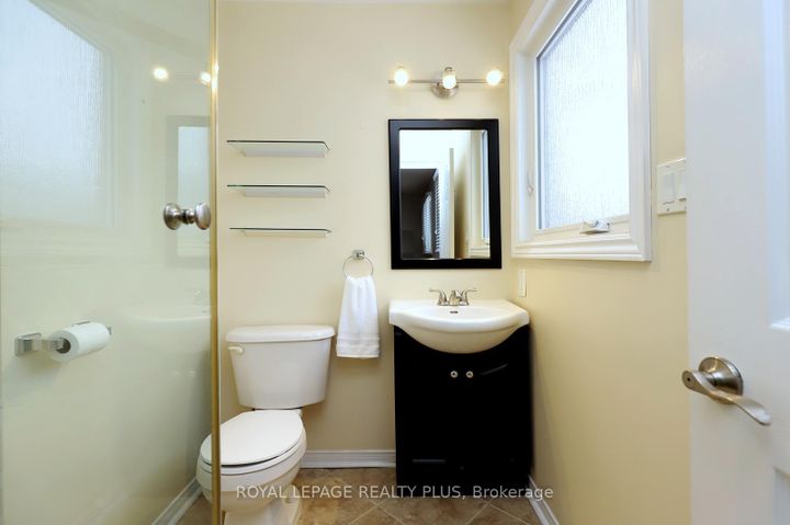 Photo 22 at 1086 Hedge Drive, Lakeview, Mississauga