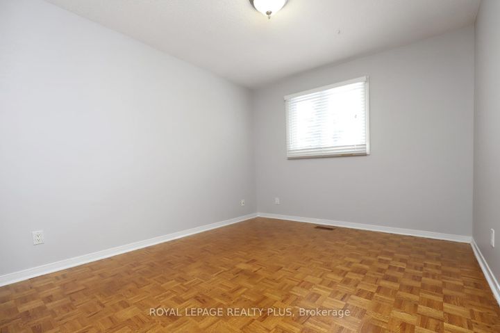 Photo 26 at 1086 Hedge Drive, Lakeview, Mississauga