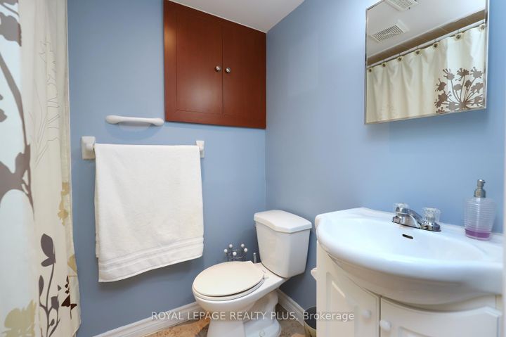 Photo 39 at 1086 Hedge Drive, Lakeview, Mississauga